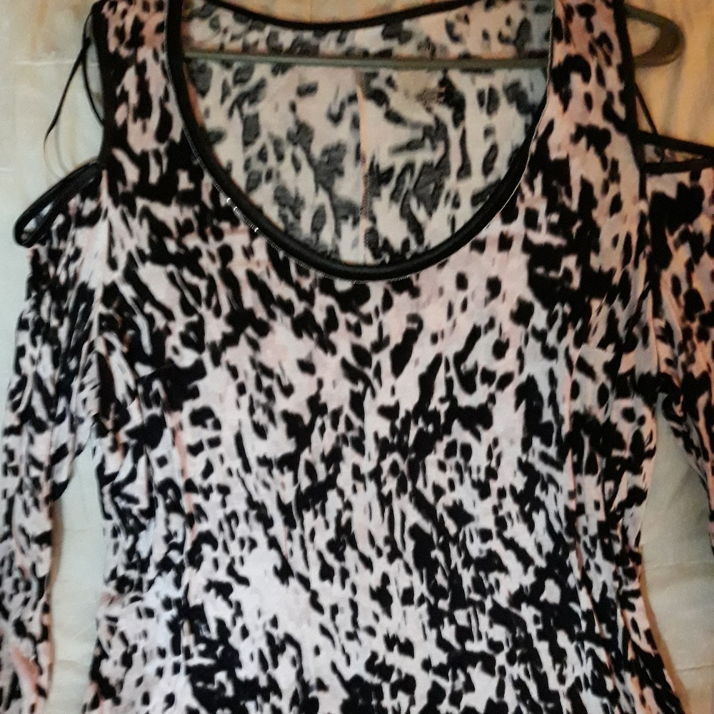 On sale!! 12$J-LO blouse stunning!!!